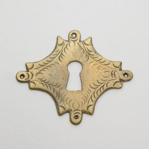 LD-WM-106 2-3/4" William & Mary Escutcheon