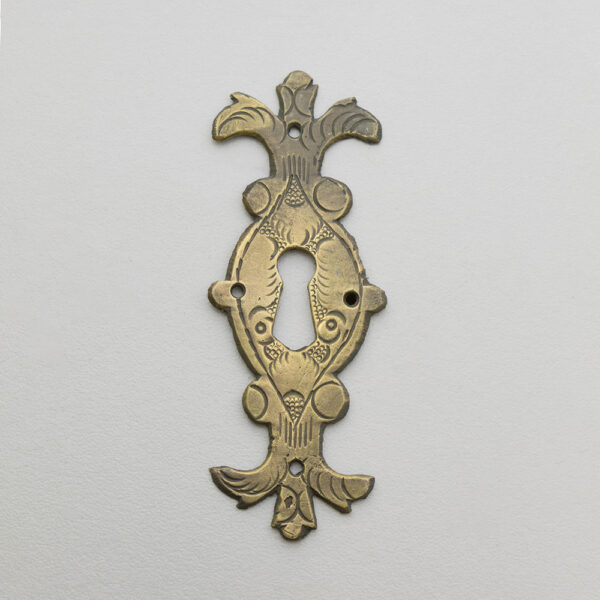 LD-WM-116 1-1/4" William & Mary Escutcheon