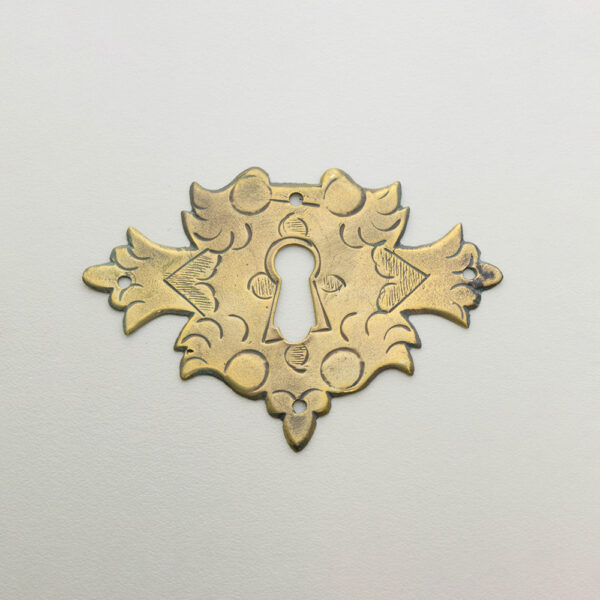 LD-WM-32 2-3/4" William & Mary Esctutcheon