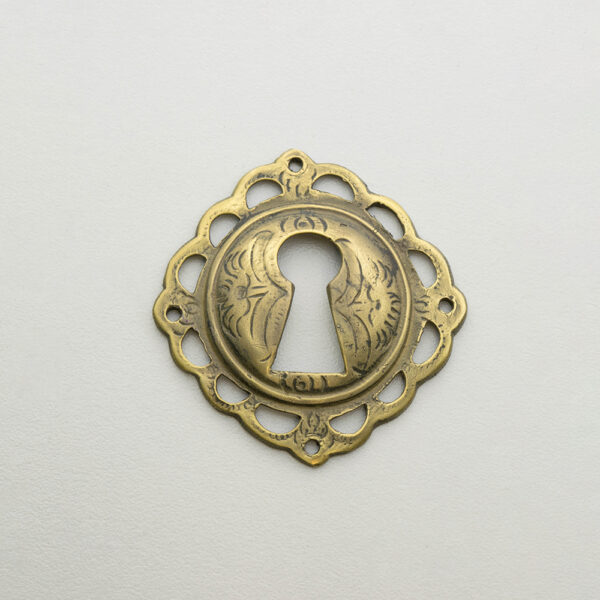 LD-WM-64 2" William & Mary Escutcheon