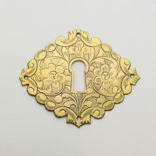 LD-WM-67 3" William & Mary Escutcheon