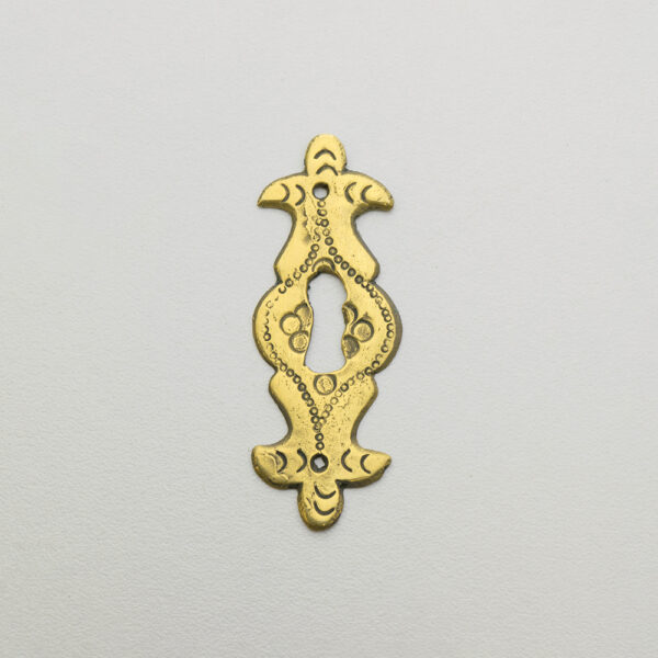 LD-WM-81 Vertical Chased William & Mary Escutcheon