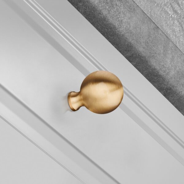 1-3/8" Heathcote Knob