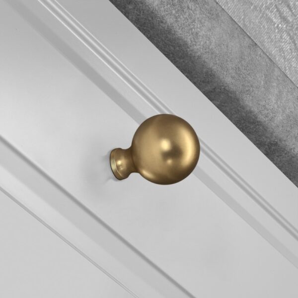 1-1/4" Heathcote Knob