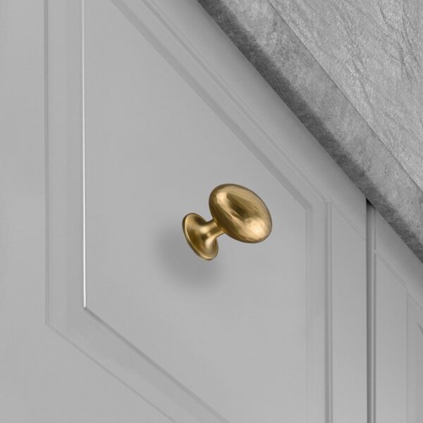 1-7/16" Leopard Oval Knob