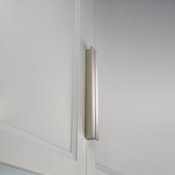 18" Float SBS Appliance Pull by MYOH