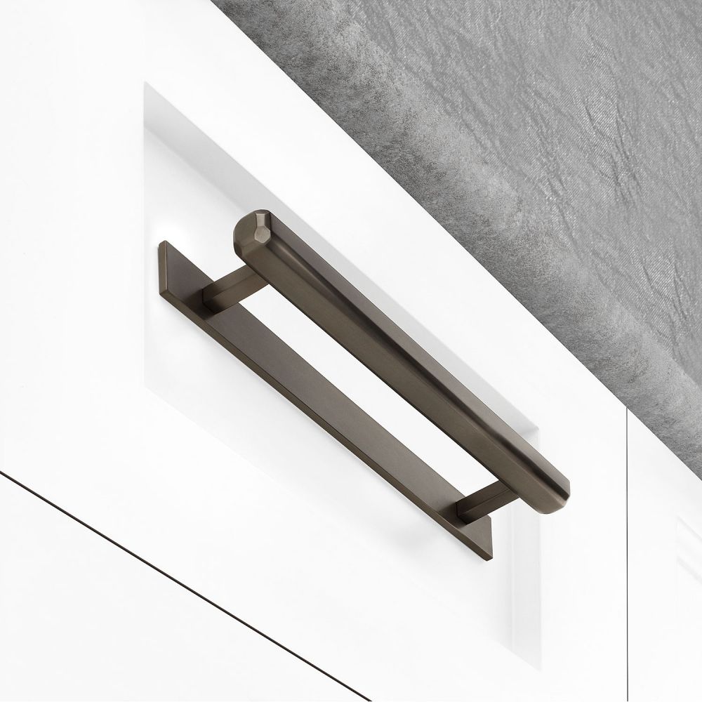 18" Wright Perla Bar Pull w/Backplate by MYOH