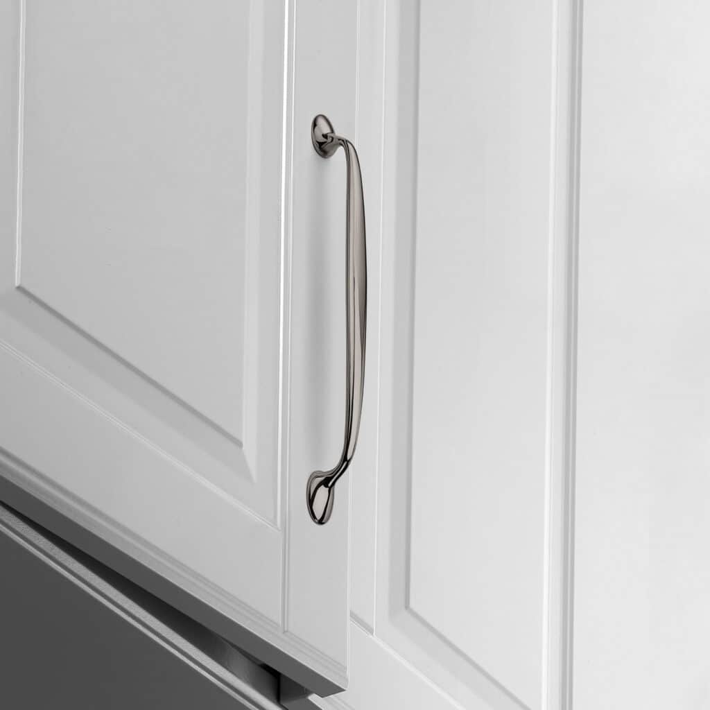 18" Bellagio Pull by MYOH
